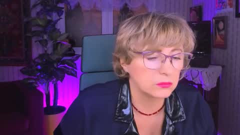 Vivien online show from 11, 9, 2025