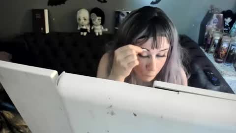 Sugary online show from 9, 4, 2026