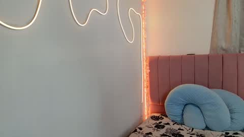 Snapshot of sukilove18 chatting on 11, 9, 2025 sukilove18 online show from 11, 9, 2025