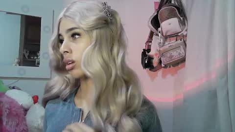 Snapshot of summer_09 chatting on 21, 12, 2025 summer 09 online show from 21, 12, 2025