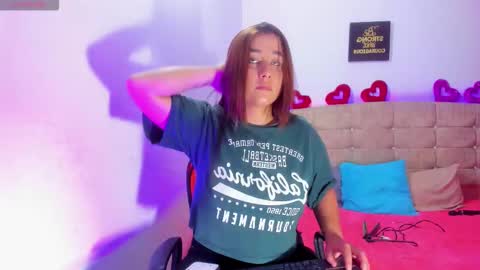 Snapshot of summer_girls01 chatting on 25, 11, 2025 summer_girls01 online show from 25, 11, 2025