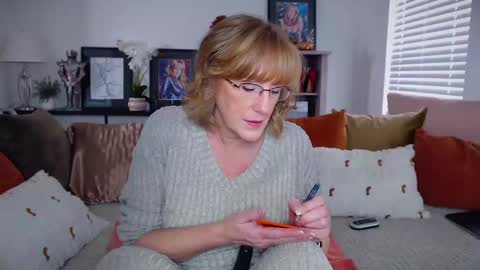 Snapshot of summerknightzzz chatting on 4, 11, 2025 SummerKnightzzz online show from 4, 11, 2025