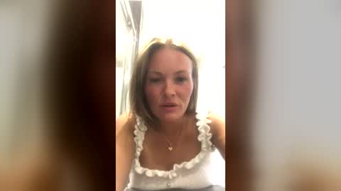 Snapshot of sunbed66 chatting on 25, 7, 2026 sunbed66 online show from 25, 7, 2026