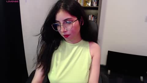 Snapshot of sunflower_uwu chatting on 7, 3, 2025 violetta online show from 7, 3, 2025