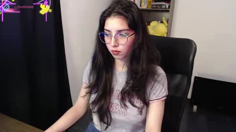 Snapshot of sunflower_uwu chatting on 6, 10, 2025 violetta online show from 6, 10, 2025
