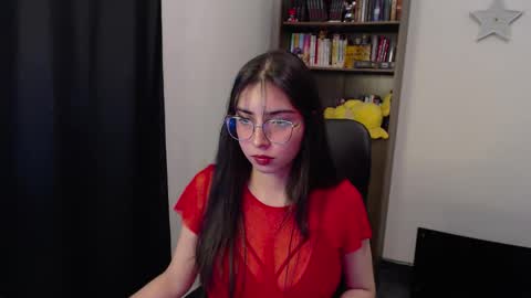 Snapshot of sunflower_uwu chatting on 8, 10, 2025 violetta online show from 8, 10, 2025