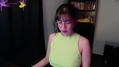 Snapshot of sunflower_uwu chatting on 24, 10, 2025 violetta online show from 24, 10, 2025
