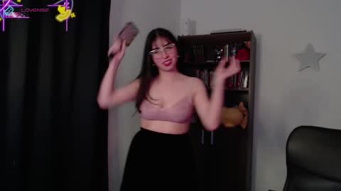 Snapshot of sunflower_uwu chatting on 31, 10, 2025 violetta online show from 31, 10, 2025