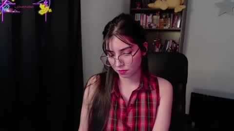 Snapshot of sunflower_uwu chatting on 15, 11, 2025 violetta online show from 15, 11, 2025