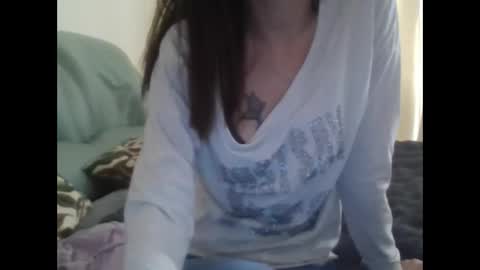 Snapshot of suni_bitch chatting on 4, 3, 2025 suni online show from 4, 3, 2025