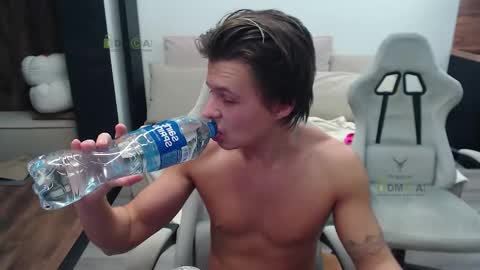 Snapshot of sunny1girl chatting on 21, 11, 2025 Alice and Sergey online show from 21, 11, 2025