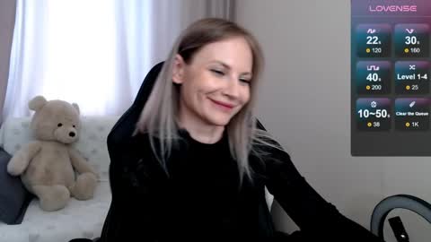 Snapshot of sunny_bunny6 chatting on 24, 4, 2026 Naomi online show from 24, 4, 2026