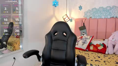 Snapshot of sunnycyrus chatting on 27, 12, 2024 S U N N Y online show from 27, 12, 2024