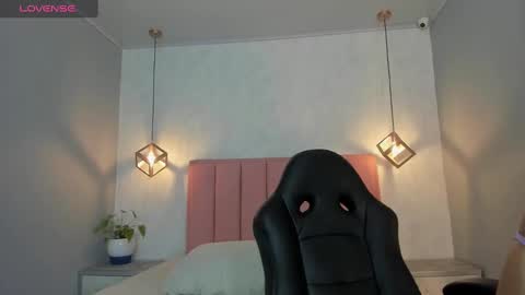 Snapshot of sunnycyrus chatting on 11, 9, 2025 S U N N Y online show from 11, 9, 2025