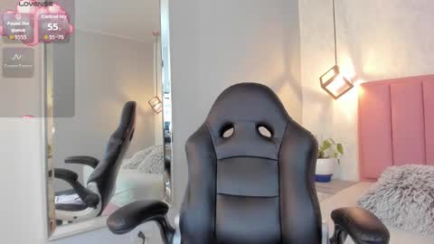 Snapshot of sunnycyrus chatting on 9, 10, 2025 S U N N Y online show from 9, 10, 2025