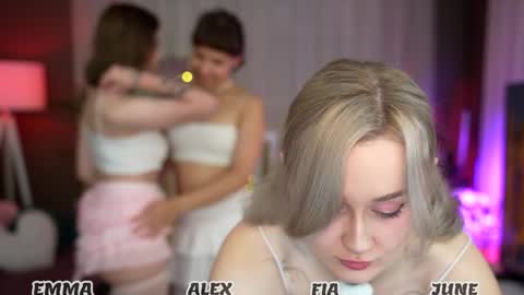 Snapshot of sunnyfia chatting on 20, 9, 2025 Fia - TG - Mia - Alice - online show from 20, 9, 2025