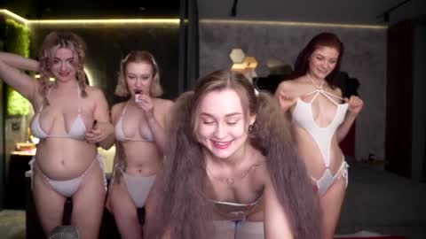 Snapshot of sunnyfia chatting on 4, 11, 2025 Fia - TG - Mia - Alice - online show from 4, 11, 2025