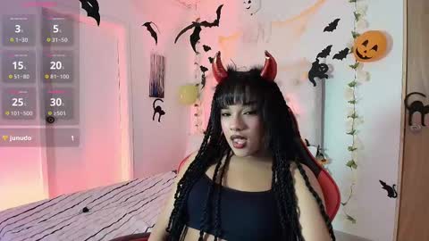 Snapshot of sunrisse_ chatting on 8, 10, 2025 online show from 8, 10, 2025