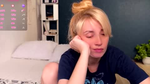 Snapshot of super_peach_stream chatting on 13, 10, 2025 ANNApvt open full info in bio online show from 13, 10, 2025