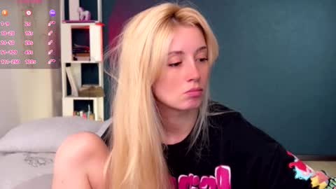 Snapshot of super_peach_stream chatting on 18, 10, 2025 ANNApvt open full info in bio online show from 18, 10, 2025