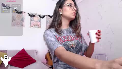 Susana hendrix    online show from 12, 10, 2025