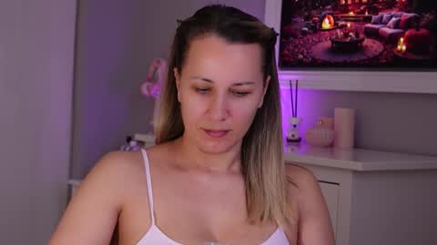 Snapshot of susanjewel chatting on 18, 11, 2025 SusanJewel online show from 18, 11, 2025