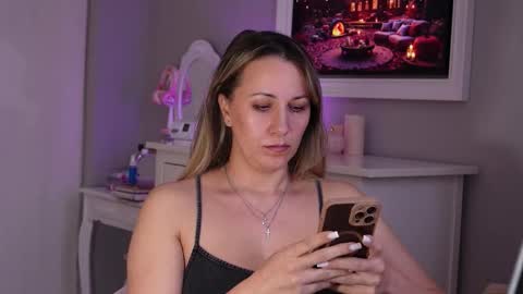 Snapshot of susanjewel chatting on 19, 11, 2025 SusanJewel online show from 19, 11, 2025