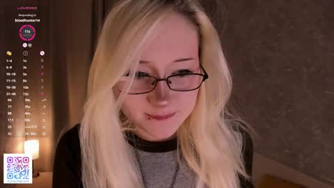 Snapshot of susannkesley chatting on 14, 12, 2025 Eva online show from 14, 12, 2025