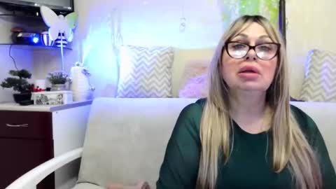 SusiexNoreen online show from 9, 4, 2026