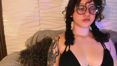 suxan_white online show from 9, 4, 2026