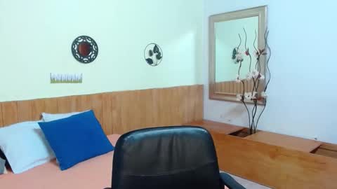 Snapshot of suxxxy_ chatting on 12, 11, 2025 Suxxxy online show from 12, 11, 2025