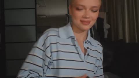 Snapshot of suzannabarmes chatting on 5, 7, 2026 Stacy online show from 5, 7, 2026