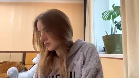 Snapshot of suzannetigerino chatting on 16, 4, 2026 Emila online show from 16, 4, 2026