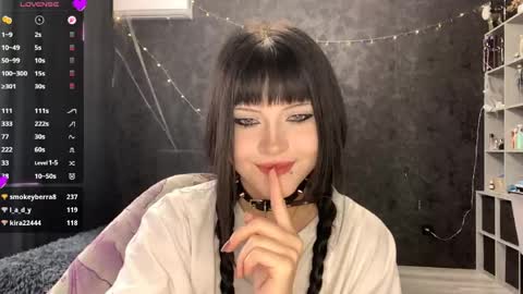 EmilySuonn online show from 12, 5, 2026