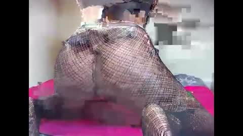 Snapshot of suzita510158 chatting on 8, 11, 2025 Wildpeachy online show from 8, 11, 2025