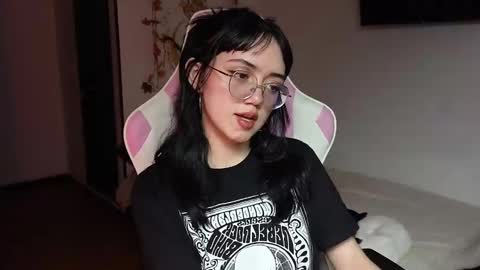 Snapshot of suzumi_ chatting on 14, 12, 2024 Jadde  online show from 14, 12, 2024