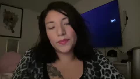 Snapshot of suzyishellawet chatting on 23, 10, 2025 Suzy online show from 23, 10, 2025