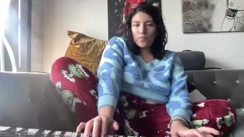 Snapshot of suzyishellawet chatting on 23, 11, 2025 Suzy online show from 23, 11, 2025