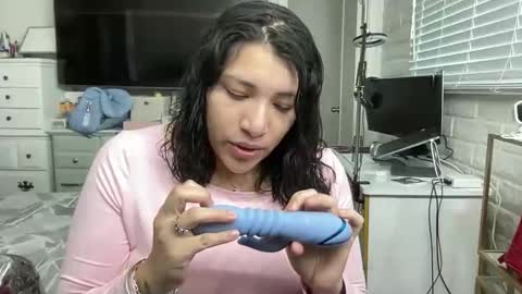 Snapshot of suzyishellawet chatting on 14, 12, 2025 Suzy online show from 14, 12, 2025