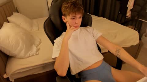 Snapshot of sw33theart_b0y chatting on 30, 12, 2024 Nate 3 online show from 30, 12, 2024