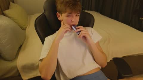 Snapshot of sw33theart_b0y chatting on 4, 1, 2025 Nate 3 online show from 4, 1, 2025