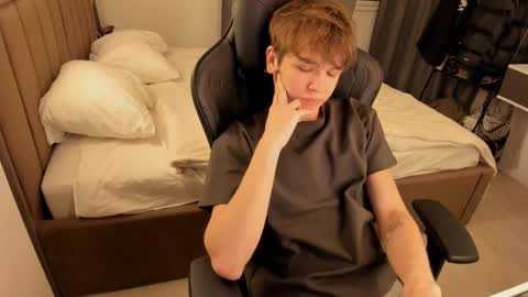 Snapshot of sw33theart_b0y chatting on 25, 2, 2025 Nate 3 online show from 25, 2, 2025