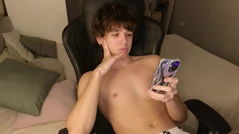 Snapshot of sw33theart_b0y chatting on 17, 10, 2025 Nate 3 online show from 17, 10, 2025