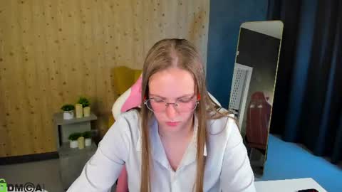 Snapshot of swayx1 chatting on 21, 7, 2026 Emma online show from 21, 7, 2026