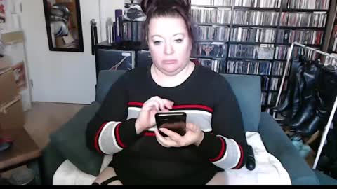 Snapshot of sweater_queen chatting on 21, 1, 2025 Sweater Queen online show from 21, 1, 2025