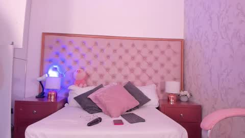 Snapshot of sweet__abbey chatting on 4, 11, 2025 Abby online show from 4, 11, 2025