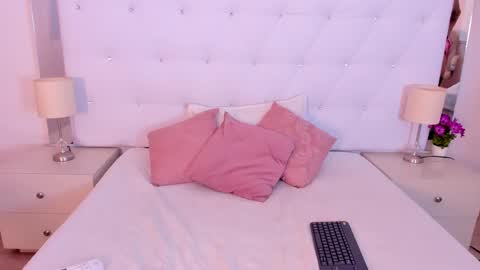 Snapshot of sweet__abbey chatting on 12, 11, 2025 Abby online show from 12, 11, 2025