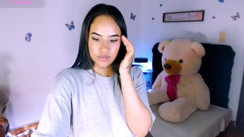 Snapshot of sweet_angel2001 chatting on 18, 12, 2025 Stephanie online show from 18, 12, 2025