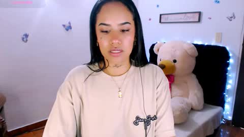 Snapshot of sweet_angel2001 chatting on 18, 12, 2025 Stephanie online show from 18, 12, 2025