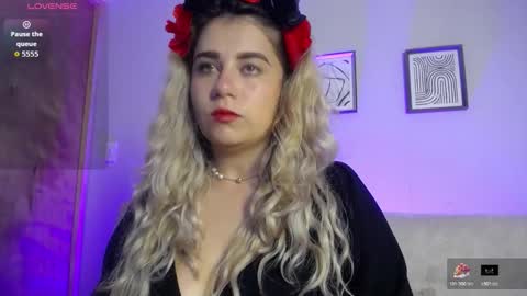 Snapshot of sweet_bella_valery_ chatting on 3, 11, 2025 Bella Valery online show from 3, 11, 2025